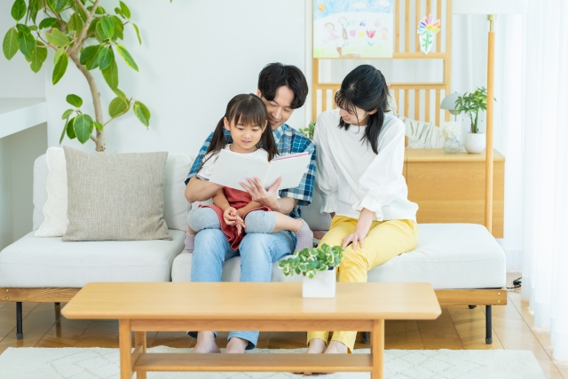 座り心地の良いソファや、
家族で囲めるダイニングテーブルなど、
“くつろぎやすさ”を意識した家具選び